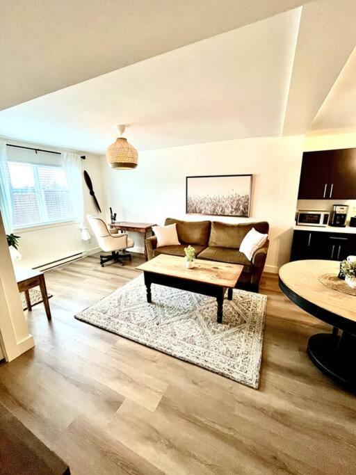 Cozy Lakeview Suite Victoria Buitenkant foto