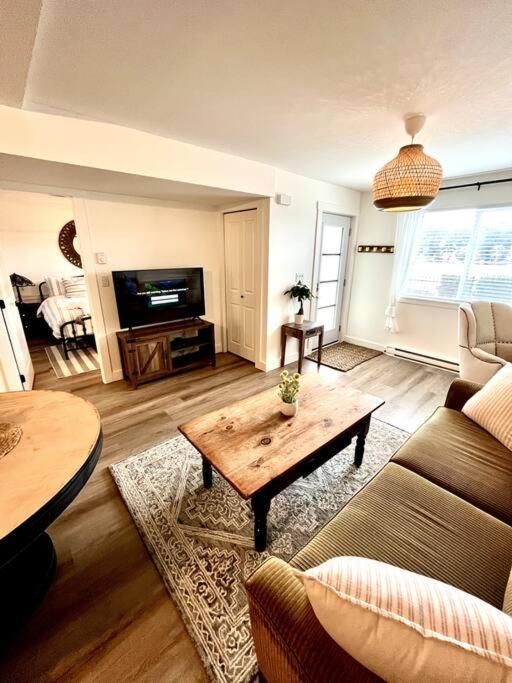 Cozy Lakeview Suite Victoria Buitenkant foto