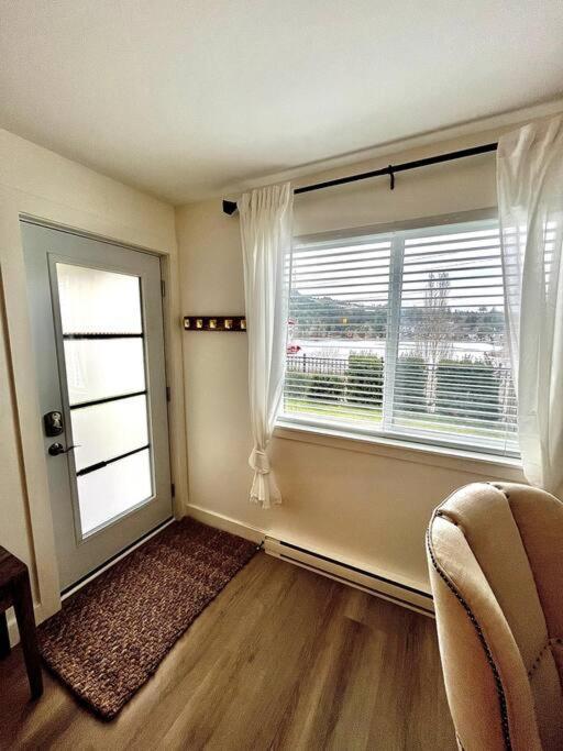 Cozy Lakeview Suite Victoria Buitenkant foto