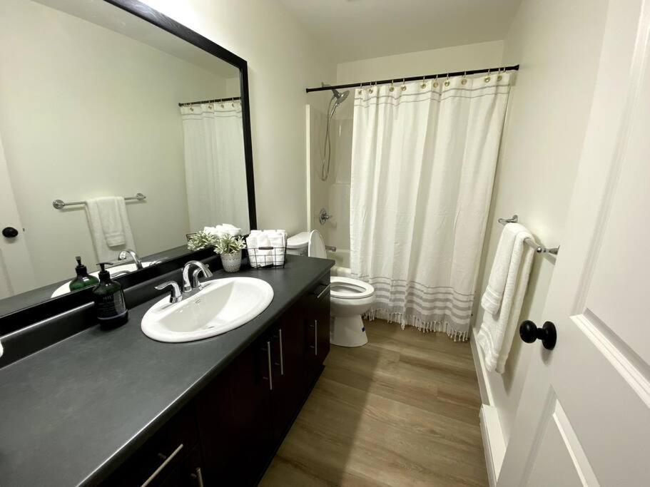 Cozy Lakeview Suite Victoria Buitenkant foto